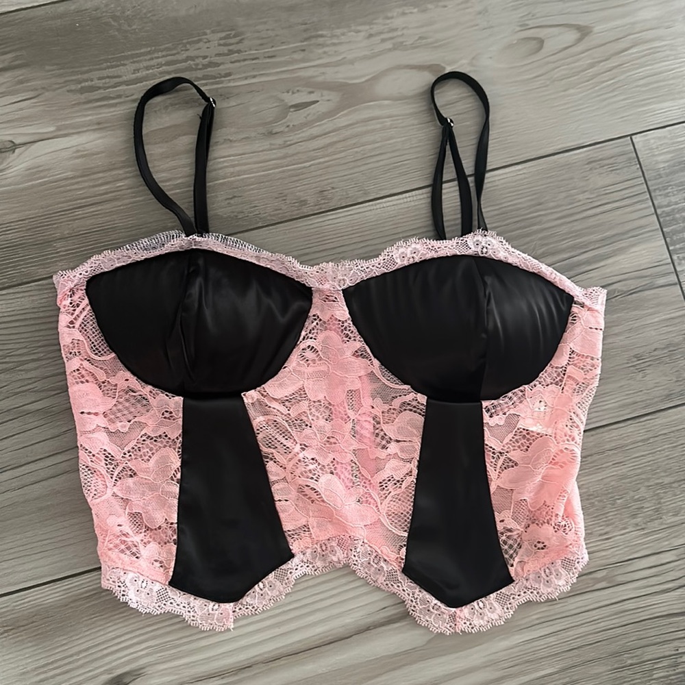 Black/Pink Lace Cropped Tank